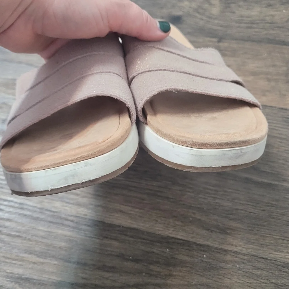 Koolaburra by Ugg leather slip on sandals size 8.5